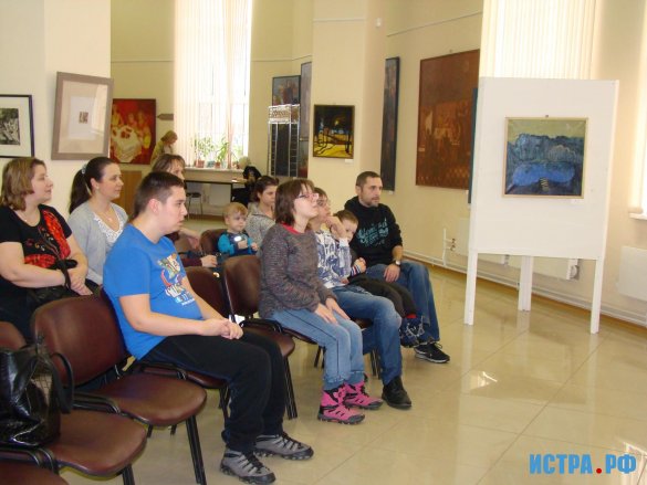 Дети из «Благовеста» побывали в выставочном зале им.Ю.В.Карапаева